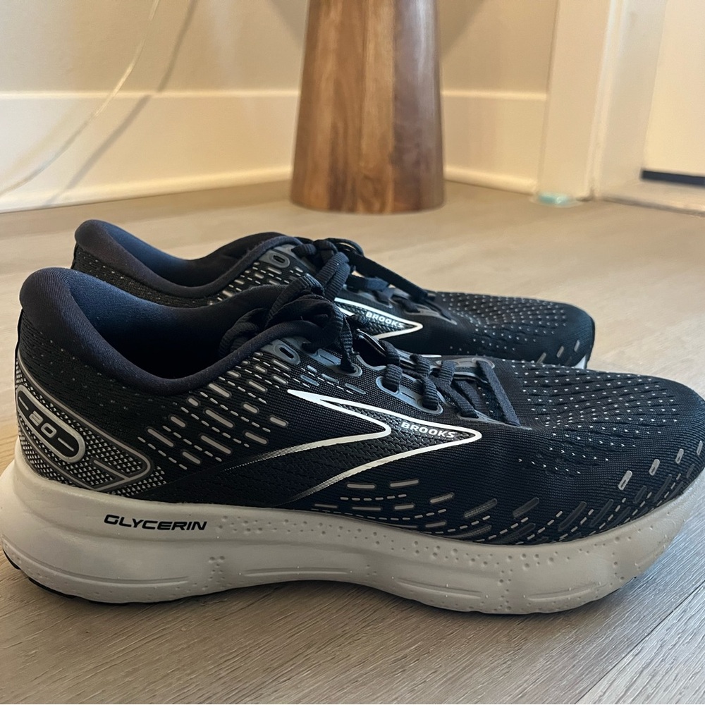 Brooks Women’s Black and White Glycerin 20 Running Shoes